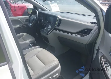 2018 Toyota Sienna Xle 7 Passenger z USA, uszkodzony, nr VIN 5TDDZ3DC0JS191415